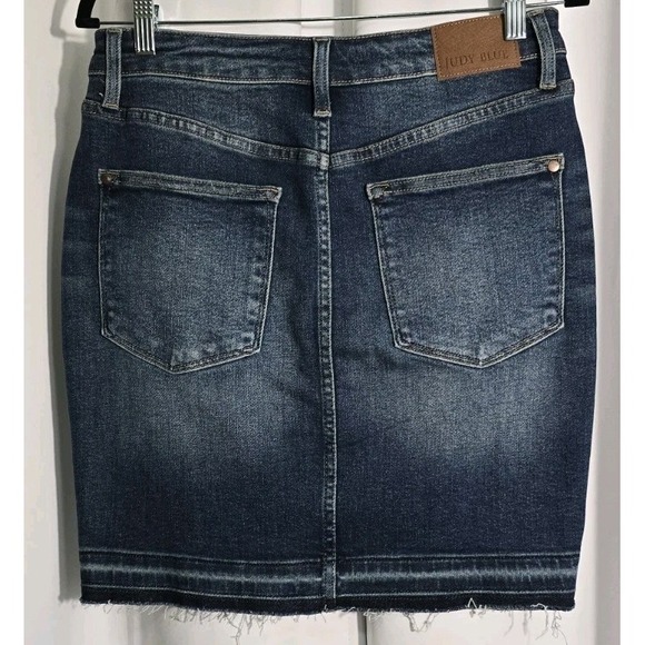Judy Blue Tummy Control Denim Skirt Raw Hem - Large - Picture 2 of 8
